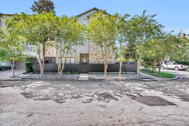 Photo - 2101 Elmen St