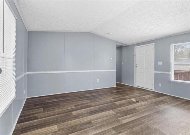 Photo - 204 Fleetwood Dr