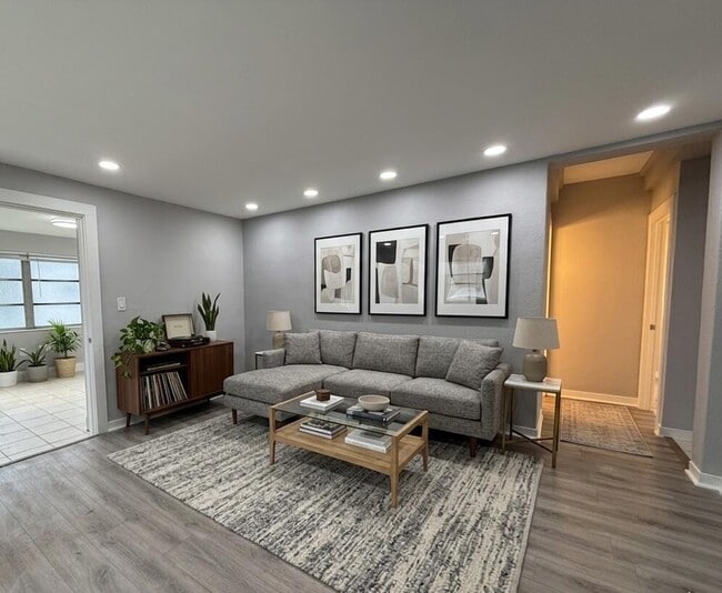 Photo - 5607 Polk St