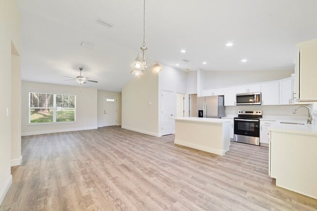 Photo - 1640 W St Elizabeth Pl