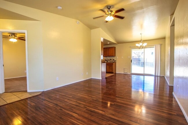 5484 N Robert Rd