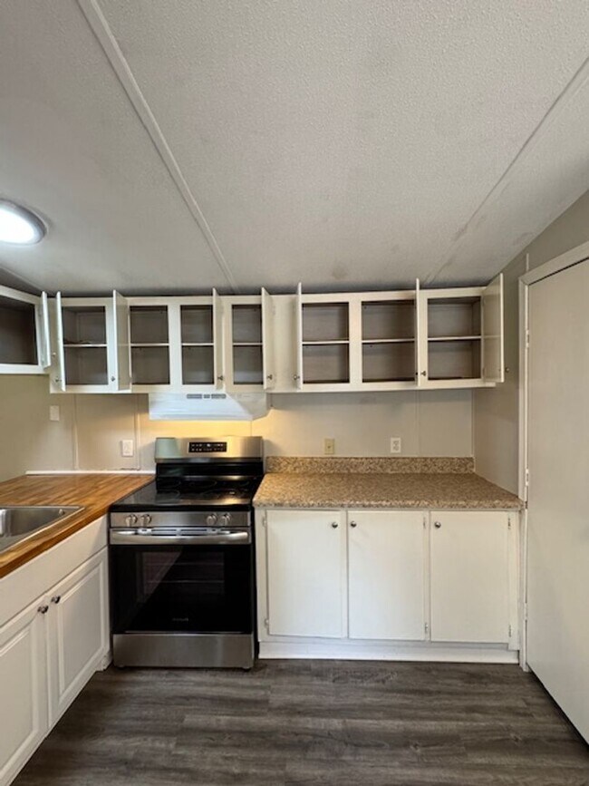 Photo - 2 bedrooms, 1 full bath located on a quiet lot. 1 story living with a great open floor plan. Very...