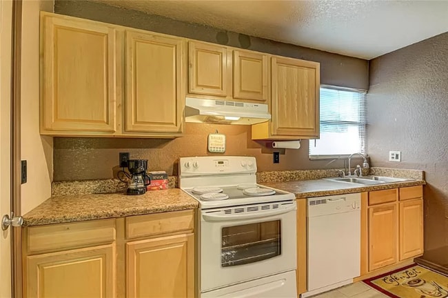 Photo - 2811 SW Archer Rd