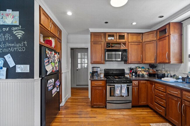 69 Westmoreland St Unit 2