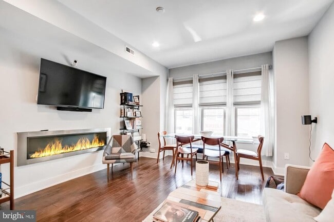Building Photo - 929 N 2nd St Unit 1