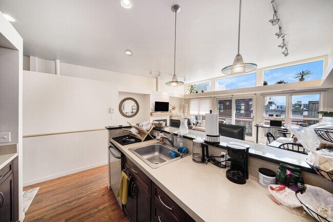 Photo - 217 E Washington St