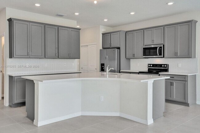 2202 Appleton Cir S