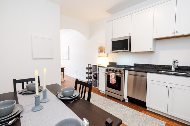 Estudio B - Glendale Flats and 2396 Myrtle House