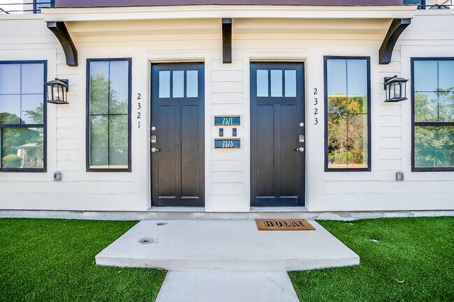 Photo - 2323 Benbrook Blvd Unit Full