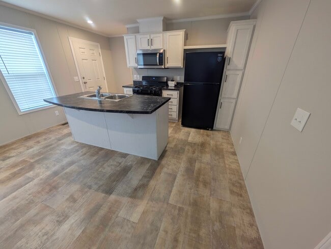 Photo - 15868 Marentette Dr