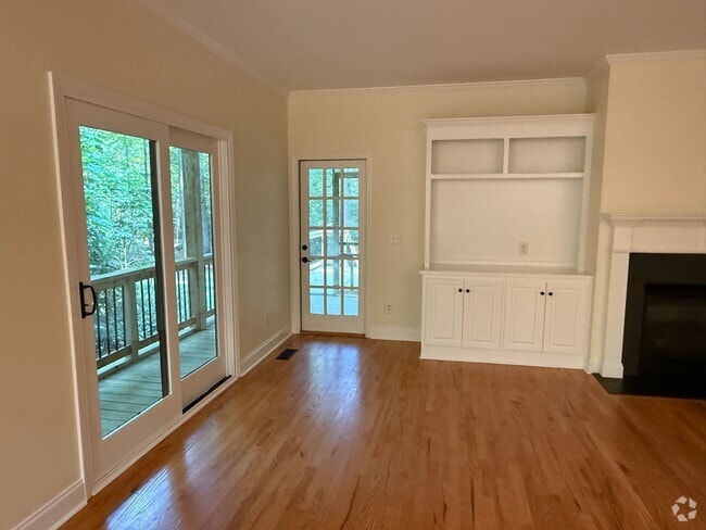 Building Photo - 1412 Hillcrest Dr Rental