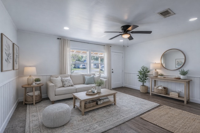 Building Photo - 301 E Dumble St