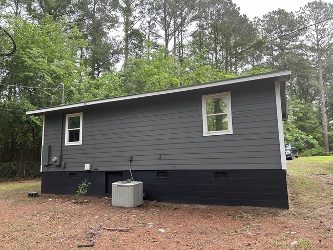 Photo - 1566 Harper St