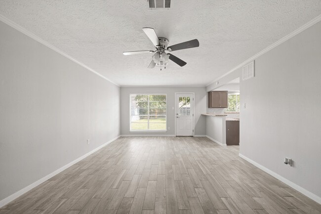 Photo - 5013 Camden Ln