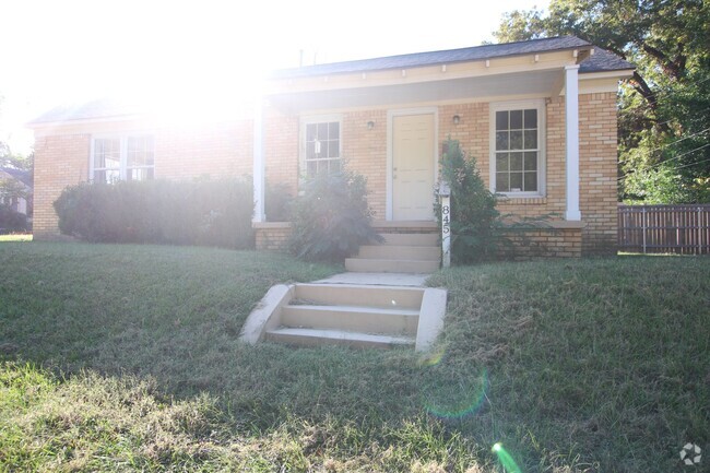 Building Photo - Coming Soon! Charming 2 Bedroom in Tyler! Rental