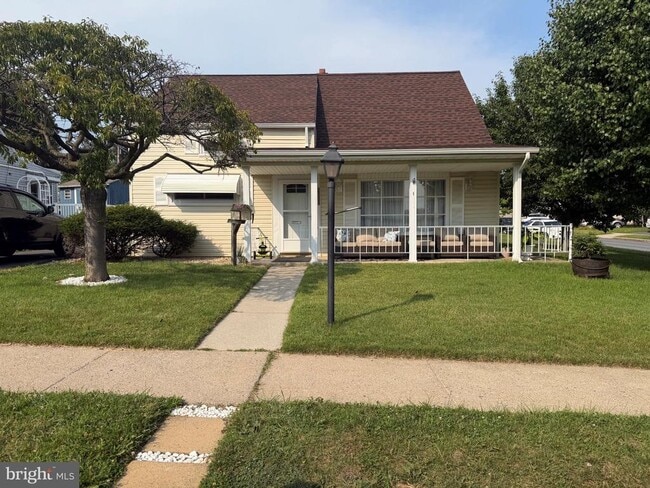 Photo - 801 Apache Ln