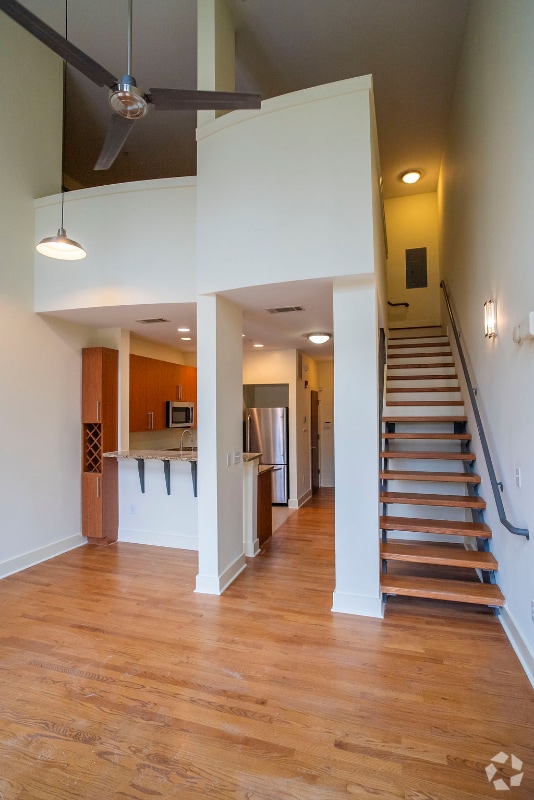 Building Photo - 1245 Caroline St NE Rental