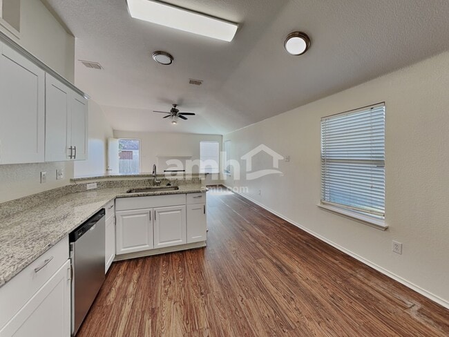 Photo - 1009 Whistle Stop Dr