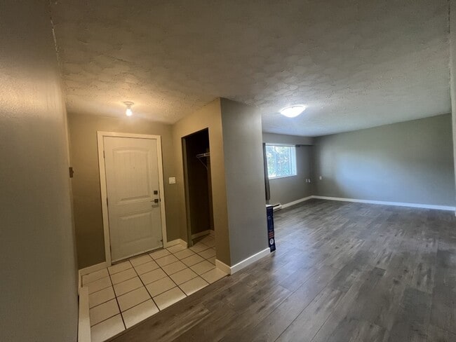 Photo - 649 Farquhar St