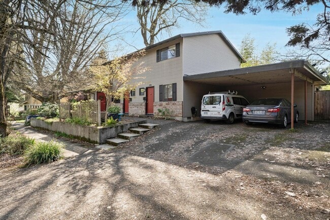 Building Photo - Well-maintained 2-bdrm/1-bath Unit 2732 SE Alder Street