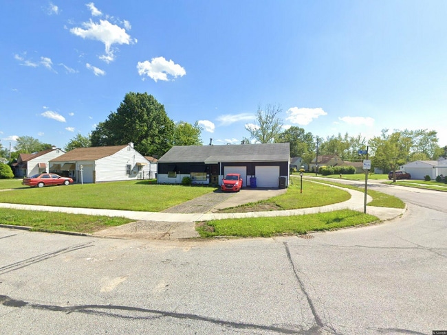 Building Photo - 3830 E 189th St