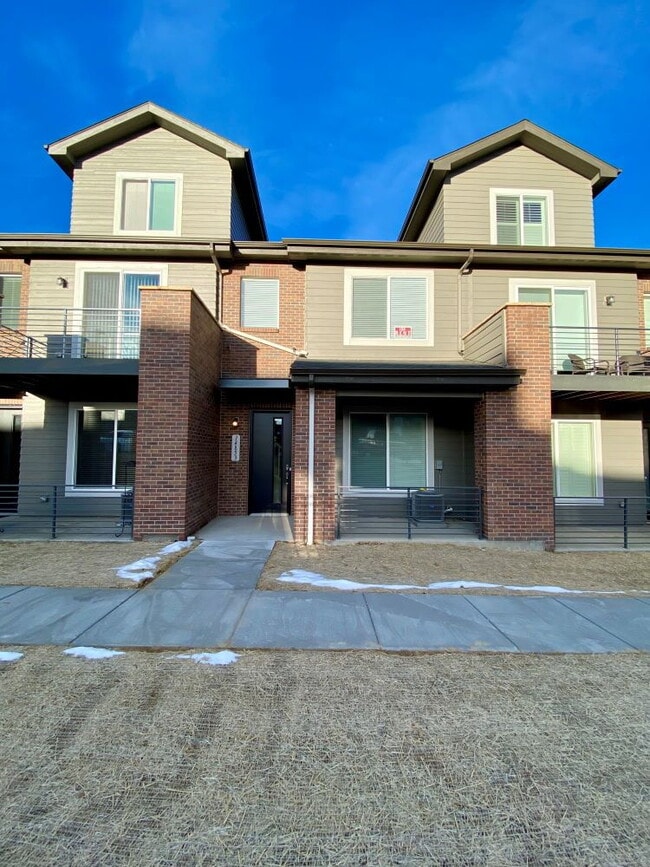 Building Photo - Shalom Park Townhouse