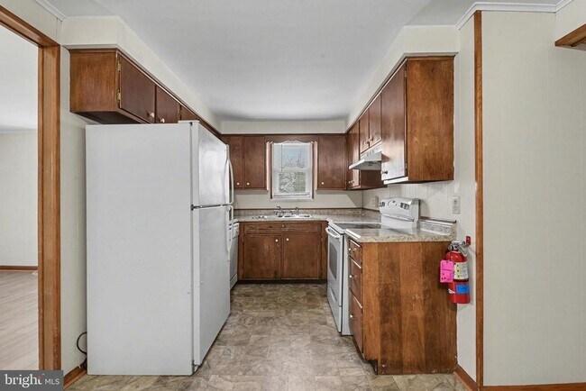 Photo - 1550 Bridge St