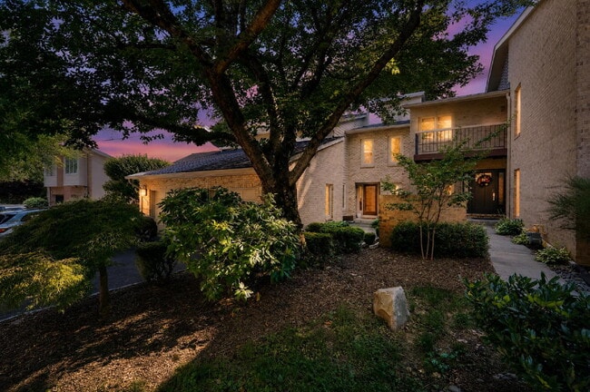 Building Photo - Elegant & Spacious Contemporary Townhome in Serene Potomac Enclave