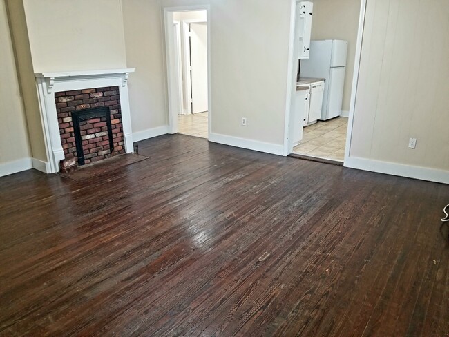 Building Photo - 308 Broad St Rental