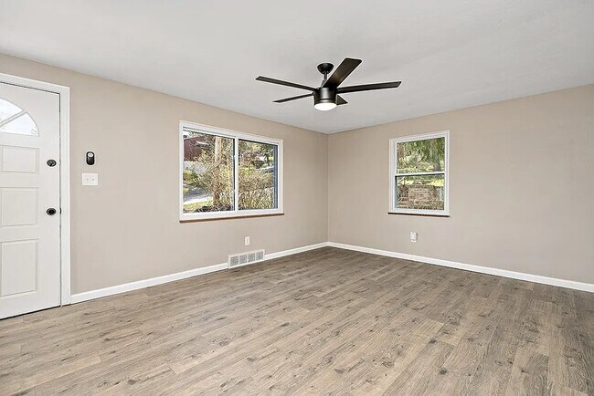 Photo - 122 Bramble St