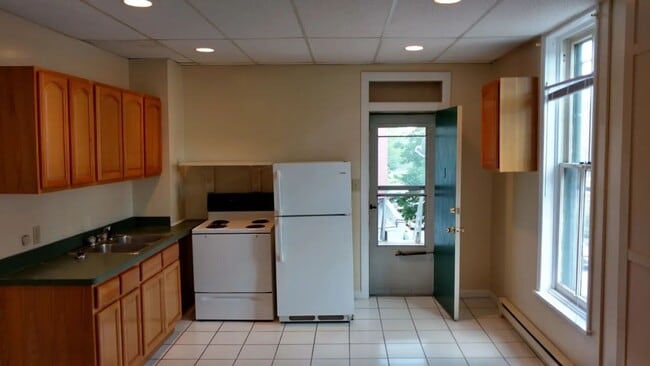 1 Bedroom in Midtown w/optional Garage - 1 Bedroom in Midtown w/optional Garage Unit Apt 3