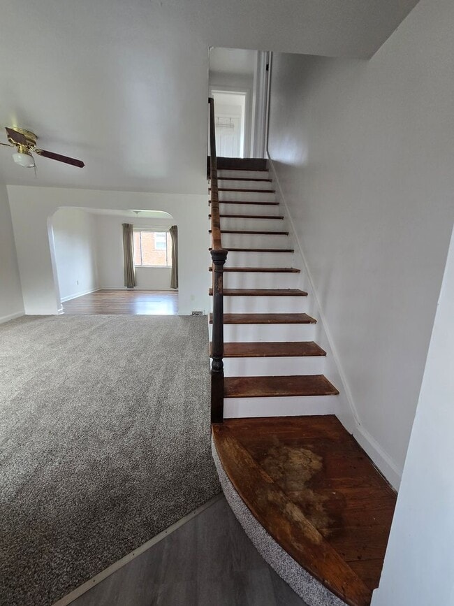 Building Photo - 335 Charles Ave Rental