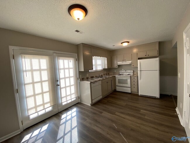 Photo - 9017 Mahogany Row SE