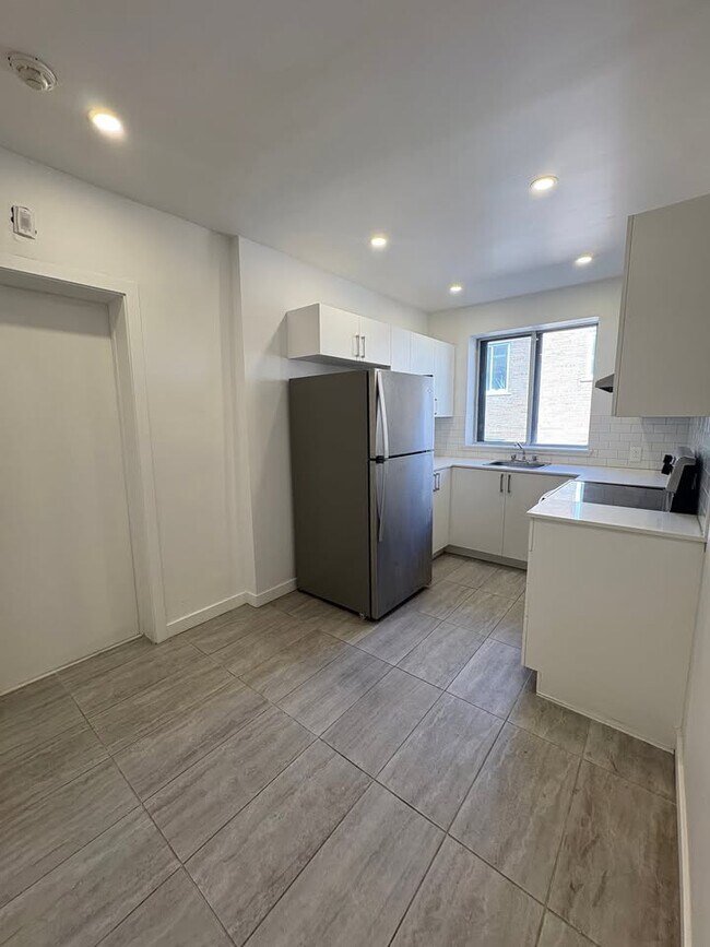 Photo - 4940 Edouard Montpetit Blvd Unit 11