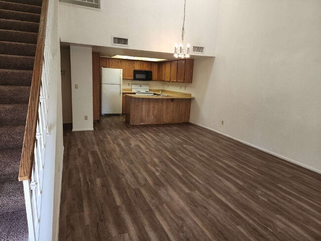Photo - 3 Bedroom 2 Bathroom! $1,895 Unit G-112