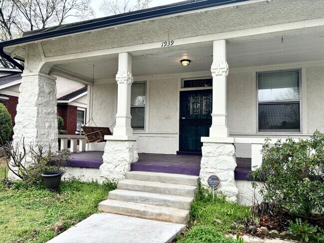Front Porch - 1939 Nelson Ave