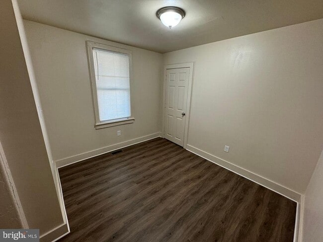 Photo - 1001 W 7th St