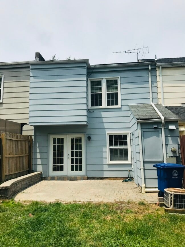 Photo - 320 Roanoke Dr SE