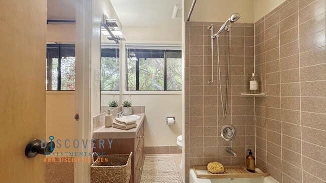 Building Photo - 40 Avon Rd Unit In-Law