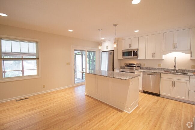 Building Photo - Beautiful 4 Bedroom House | 126th & Center