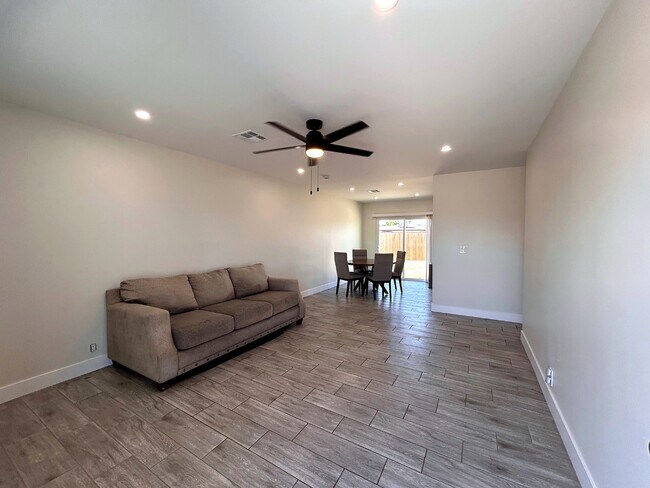 Photo - 849 W Mitchell Dr