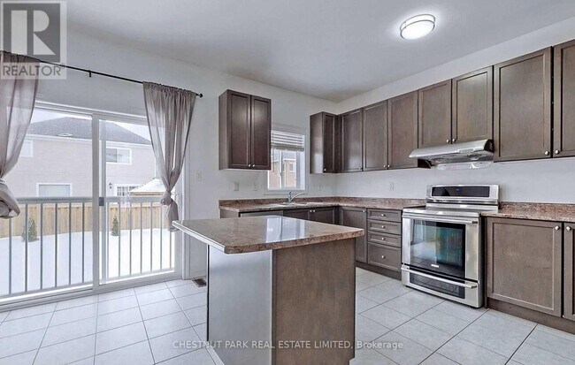 Photo - 808 O'Reilly Crescent