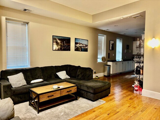 Photo - Spacious Society Hill 4bd/2.5bth Home