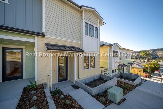 AVAILABLE JULY - Executive Townhome in Avi... - AVAILABLE JULY - Executive Townhome in Avi...