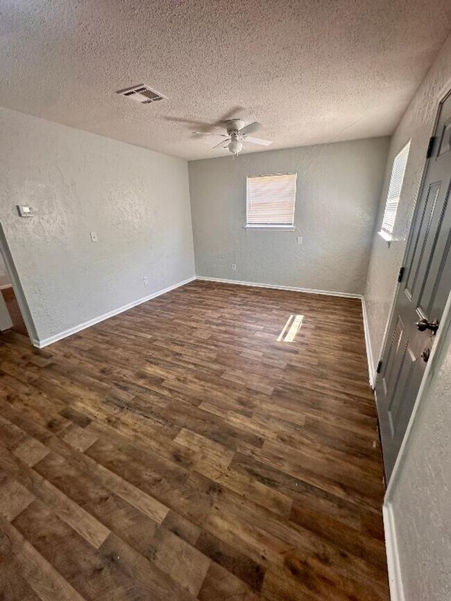 Photo - 1912 NW Hoover Ave Unidad 4
