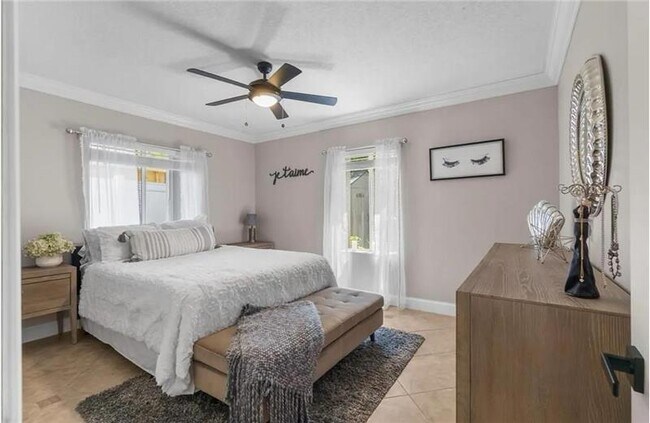Photo - 719 NE 20th Ave
