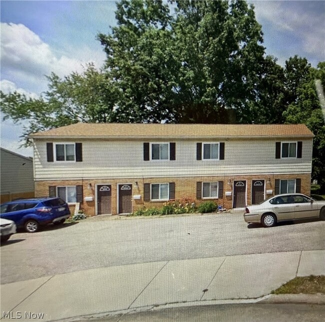 Building Photo - 240 Lilac Pl