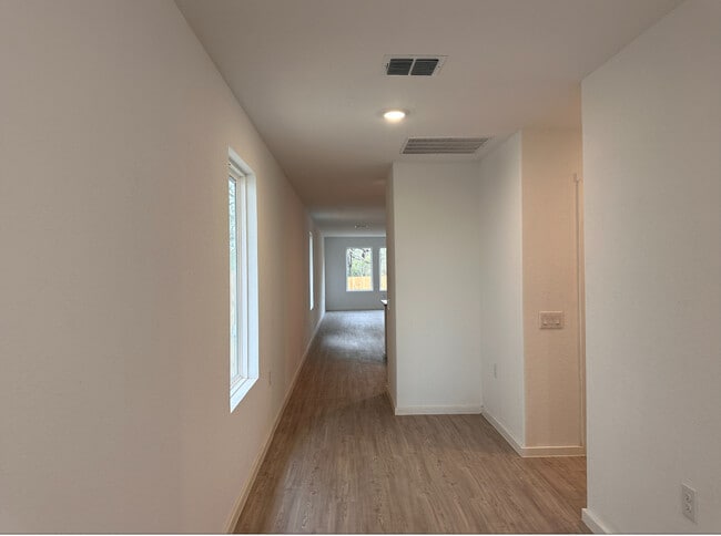 Photo - 10727 Vesta Curv