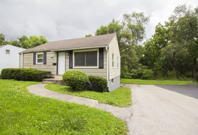 Photo - 9107 Charlotte St