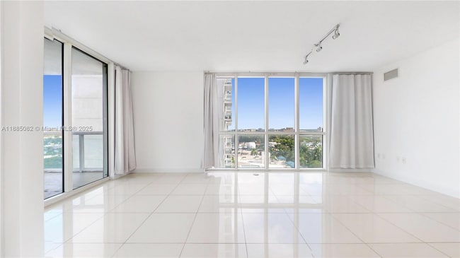 Photo - 1861 NW South River Dr